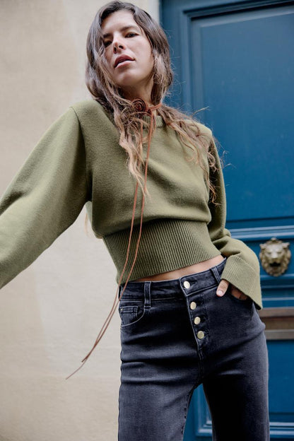 Cropped knit sweater with wide sleeves